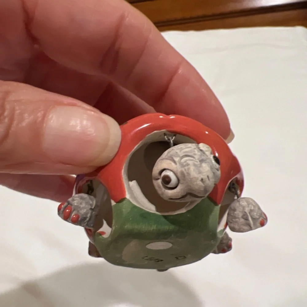 Ceramic Coral with Green Daisies Wiggling Turtle - Picture 6 of 7